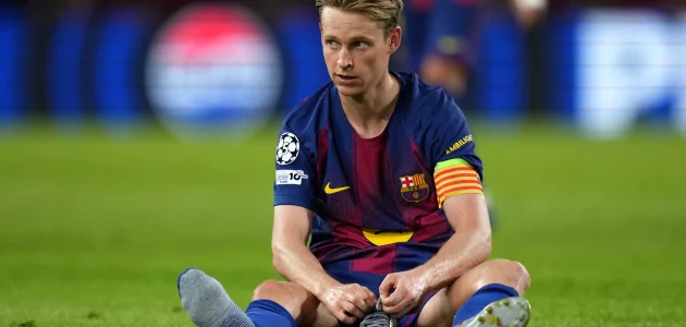 برشلونة يقترب من تجديد عقد فرينكي دي يونج حتى 2029